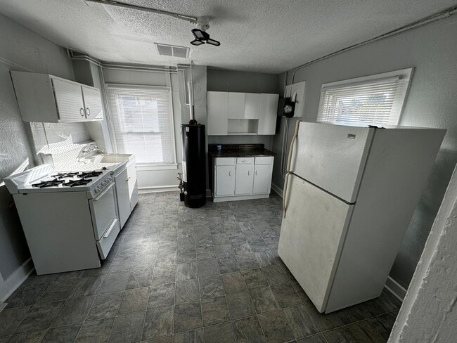 Building Photo - Two-bedroom house that includes a large garage.