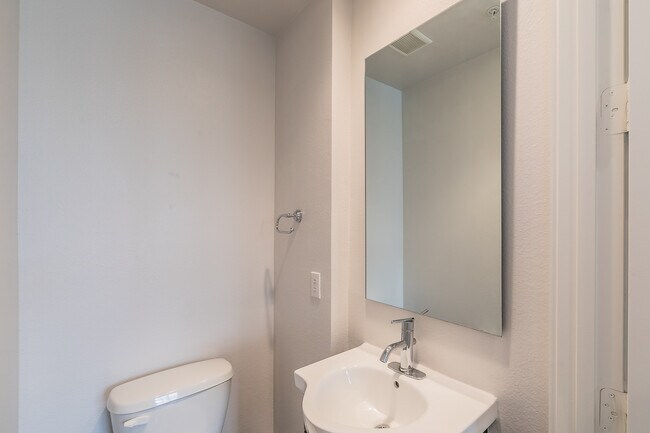 Building Photo - 2608 Museum Way