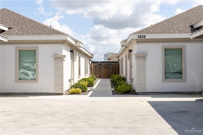 Building Photo - 5808 Sandpiper Ave