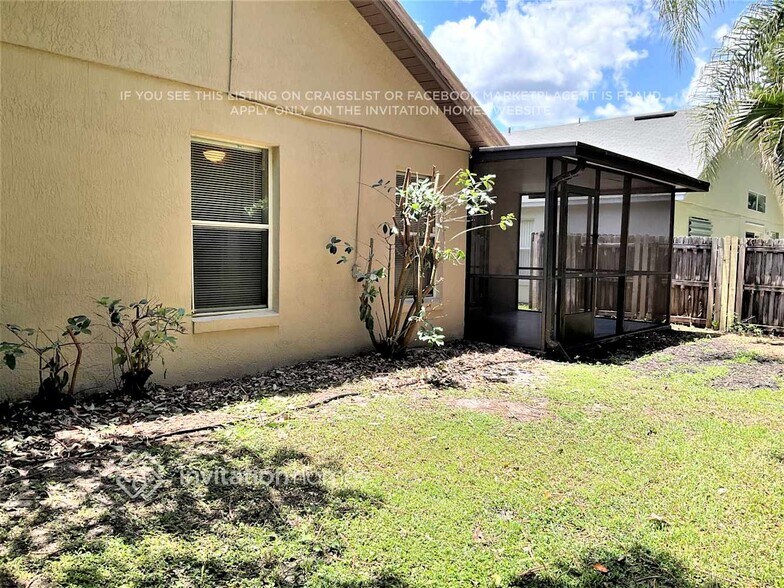 Building Photo - 13835 Valleybrooke Ln