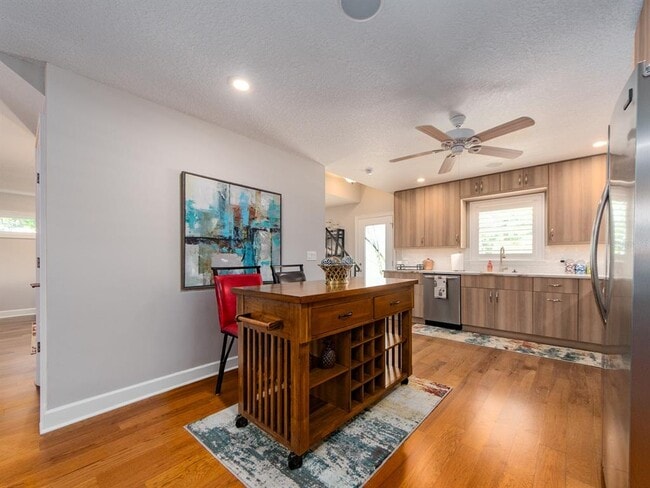 Building Photo - 555 Florida Ave