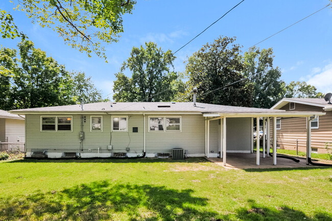 Building Photo - 1255 Del Rey Dr