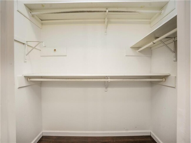 Building Photo - 746 Country Pl Dr