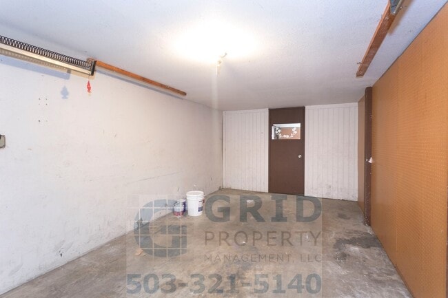 Building Photo - GPM475 - SE Woodward St (T1)