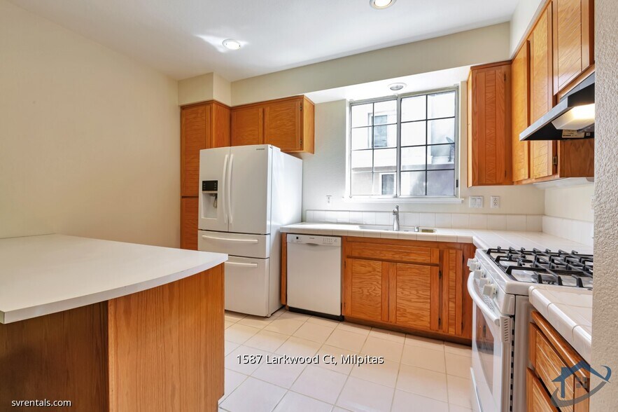 Building Photo - 1587 Larkwood Ct