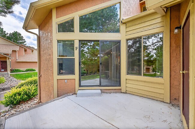 Building Photo - $1,850.00, 2 bed, 2 bath, located in Color...
