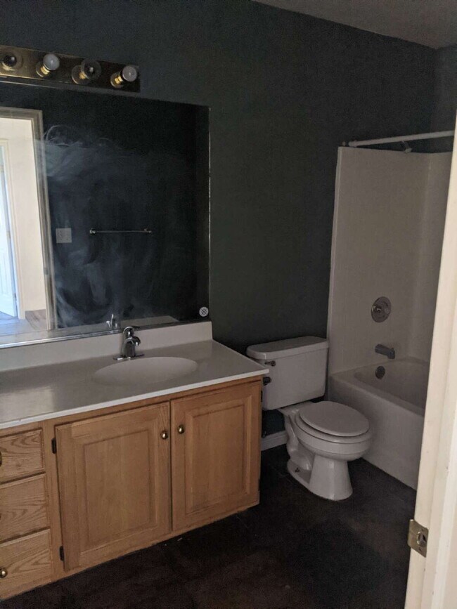 Building Photo - 3-Bed Townhouse in Saint George with Spacious 1400 Sq Ft Layout "