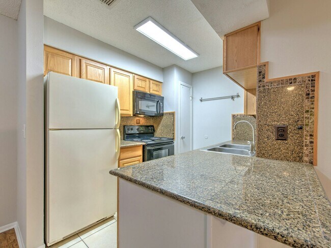 Building Photo - 230 Berry Tree Pl