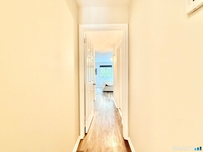 Building Photo - 129 Rowayton Woods Dr