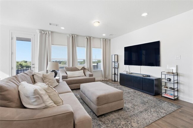 Building Photo - 11320 Comano Dr