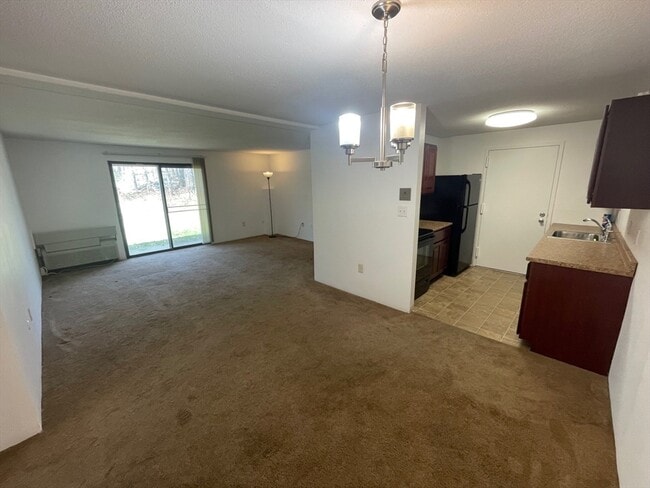 Building Photo - 17 Village Rock Ln