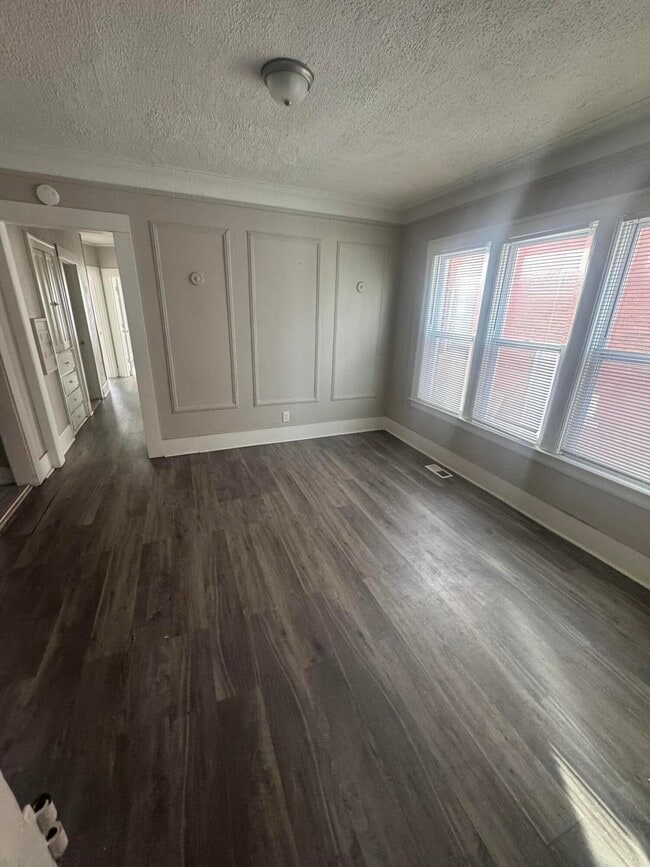 Building Photo - 2927 Calvert Ave