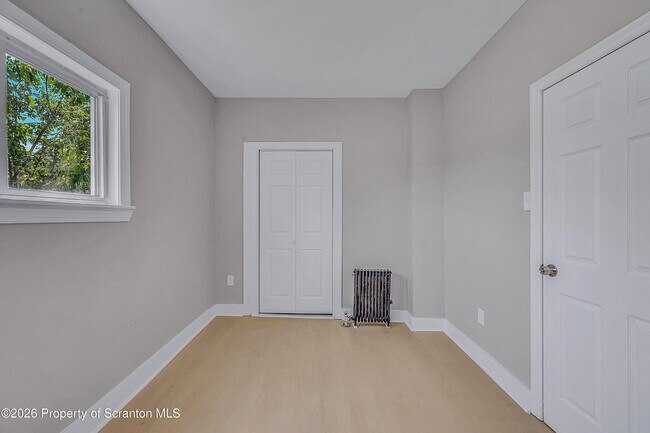 Building Photo - 958 Ridge Ave