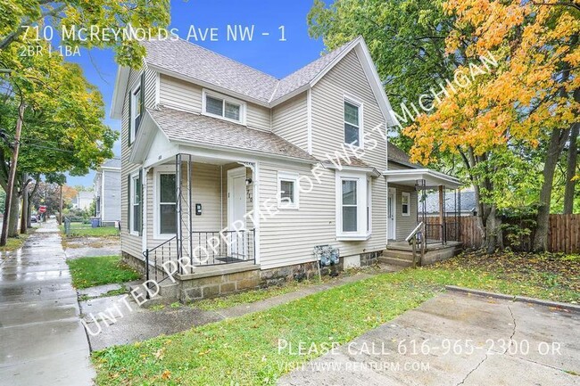 Building Photo - Available Now | Quaint 2 Bedroom, 1 Bathro...