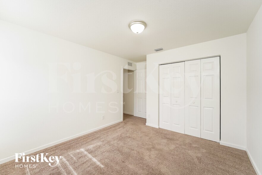 Building Photo - 1481 SW Kamchatka Ave