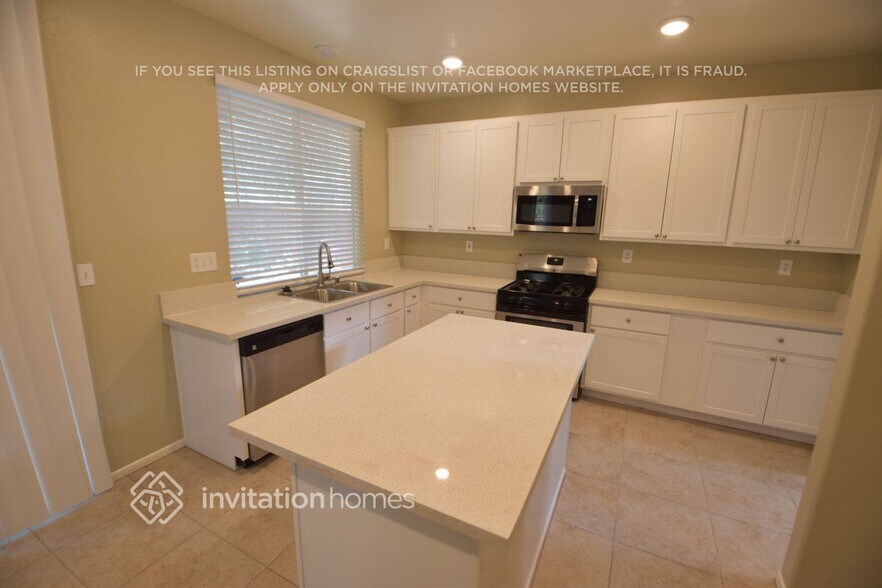 Building Photo - 41085 Chaco Canyon Rd