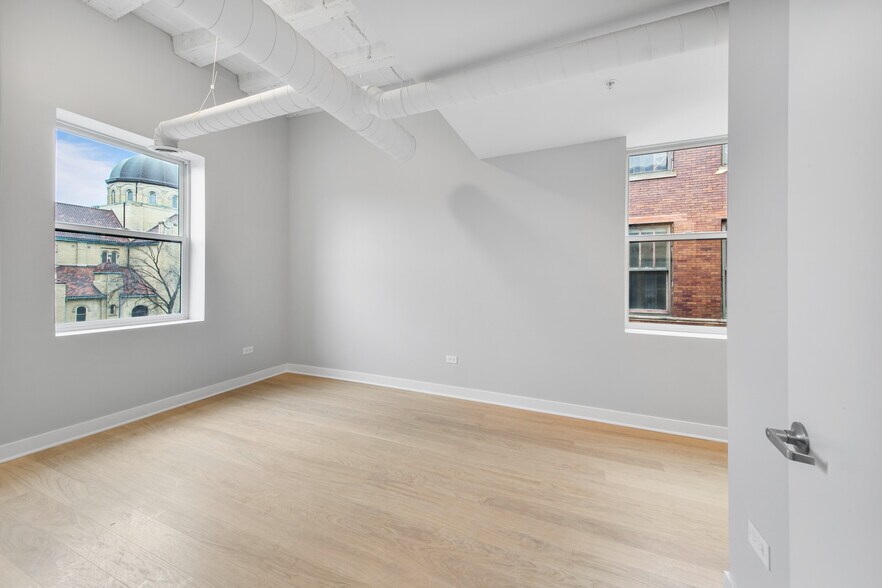 Building Photo - 4626 N Ashland Ave
