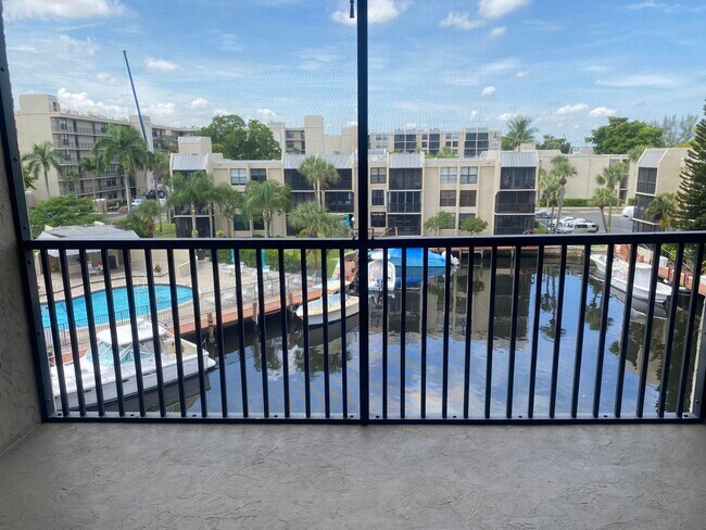 Building Photo - 9 Royal Palm Way