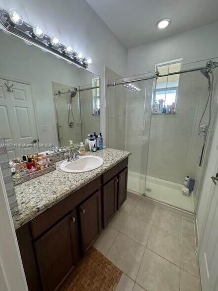 Building Photo - 2457 Centergate Dr