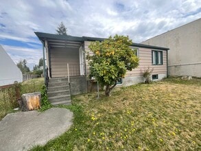 Building Photo - 2 Bed, 1 Bath in- Downtown Ferndale