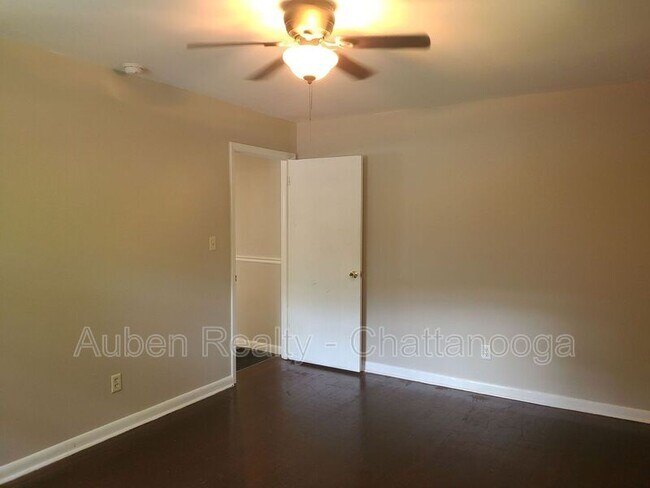 Building Photo - 903 Curleque Dr