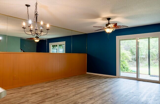 Building Photo - 50 Gossamer Ln