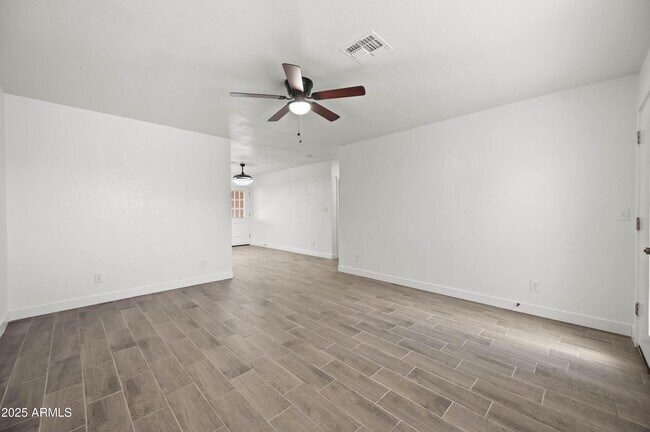 Building Photo - 10947 W Mohave St