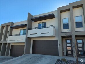 Building Photo - Dog-Friendly 4-Bed, 2.5-Bath Townhome in H...