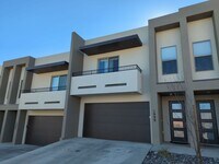 Building Photo - Dog-Friendly 4-Bed, 2.5-Bath Townhome in H...