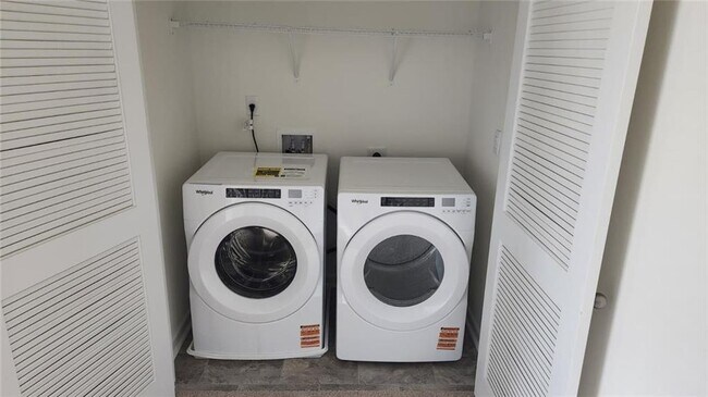 Building Photo - 969 Cades Walk