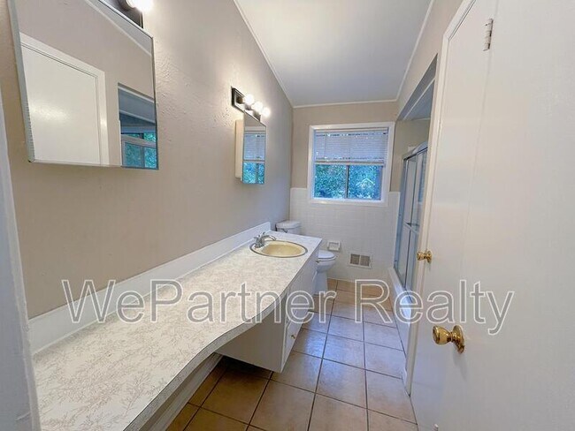 Building Photo - 3558 Telstar Dr