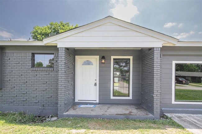 Building Photo - 3309 Proswimmer St