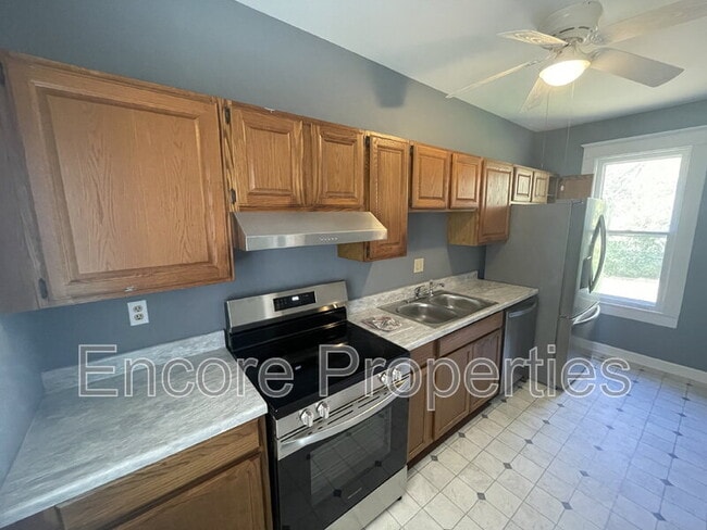 Building Photo - 610 Parks St