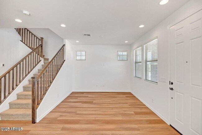 Building Photo - 3 Bedroom 2.5 Bathroom North Creek Home in Queen Creek