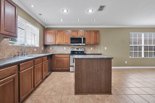 Building Photo - Stylish 3-Bedroom Home with Expansive Pati...