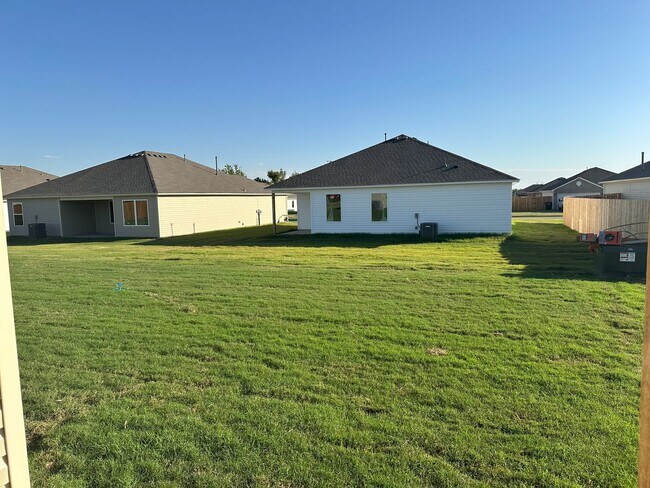 Building Photo - Brand-new 3 bedroom, 2 bath home located in historic Claremore