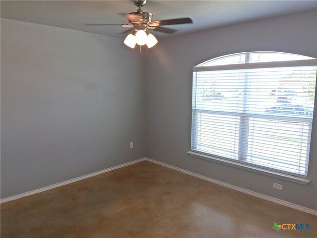 Building Photo - 3010 Privet Dr