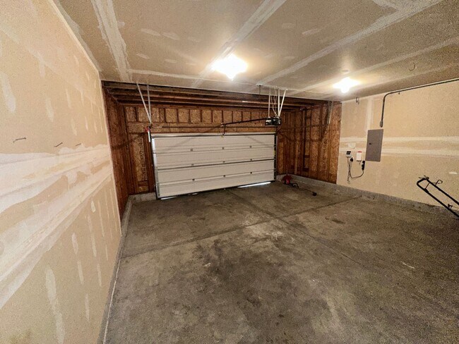 Building Photo - Gorgeous 3 Bedroom 2 Bath Home in Hayden!