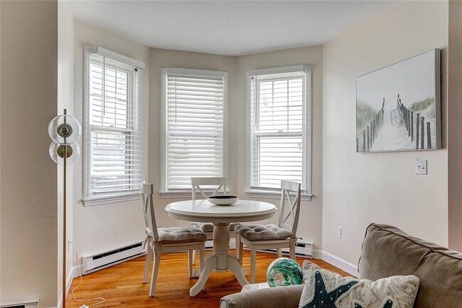 Building Photo - 27 Thames St