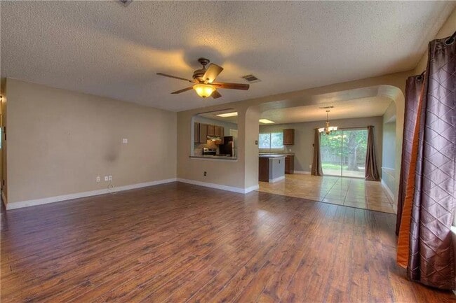 Building Photo - 2513 Glen Field Dr