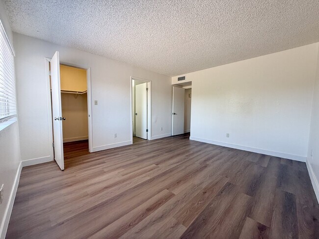 Building Photo - 15420 N 23rd Dr