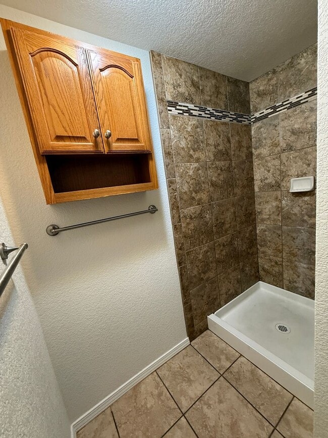 Building Photo - 6840 Delmonico Dr