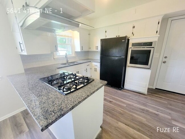 Building Photo - 5641 4th St NE