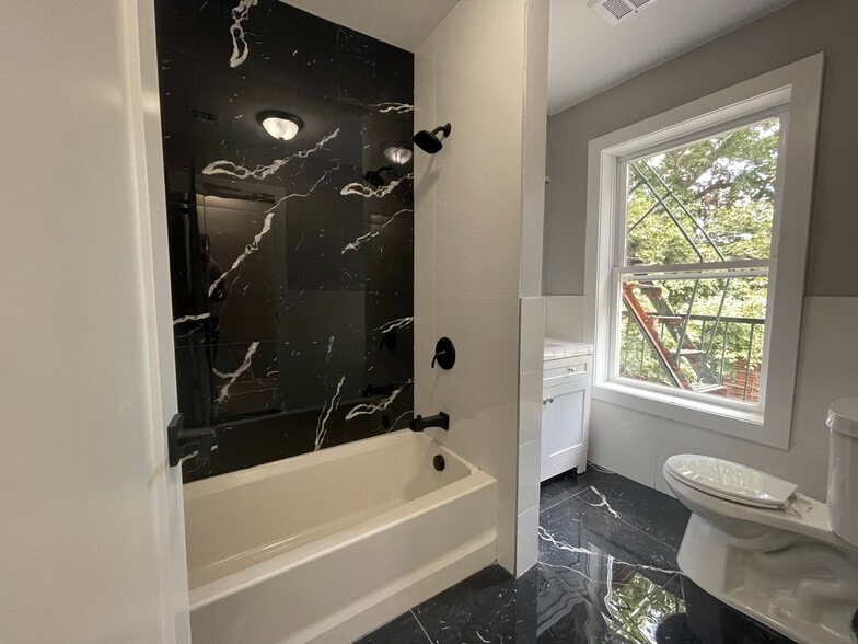 Unit 2R - 26 Yale Ave