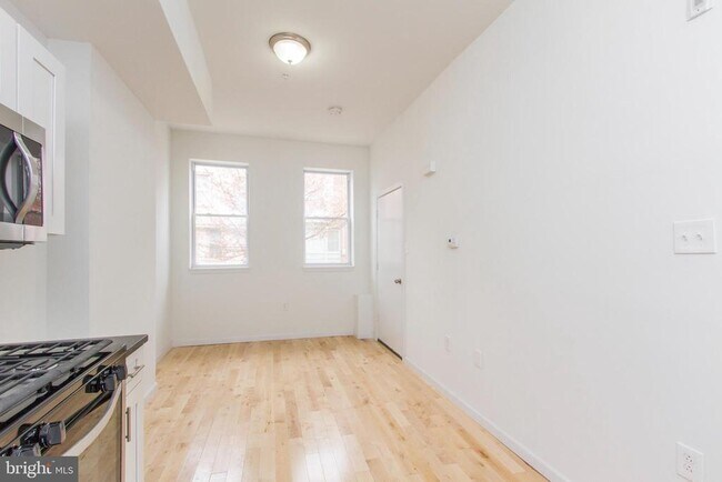Building Photo - 2031 E Susquehanna Ave