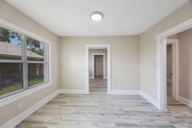 Building Photo - Cosy 2 bedroom 1 bath home with nice size yard $1850 SECTION 8 WELCOME**