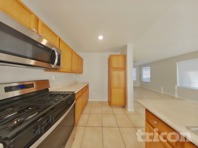 Building Photo - 2114 Seattle Shore St