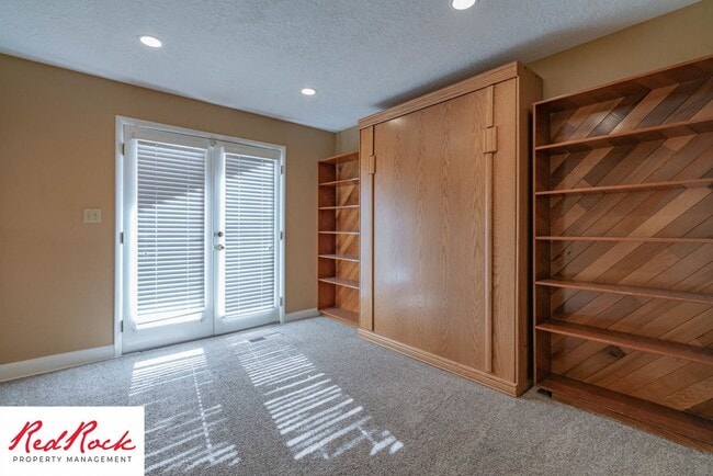 Building Photo - Spacious 5 Bedroom Home in A Quiet Communi...