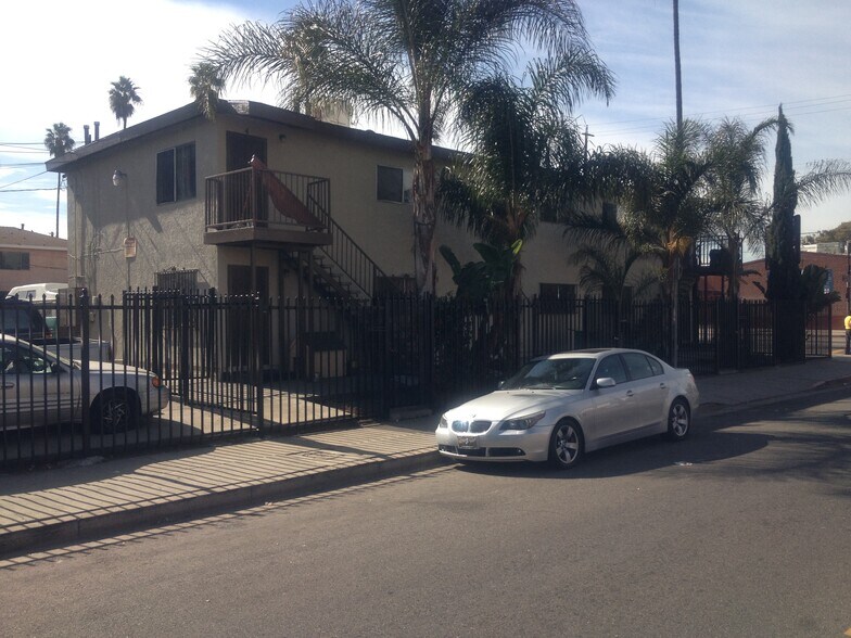Building Photo - 11150 S Figueroa St