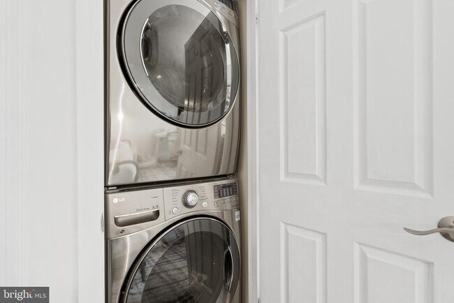 Building Photo - 1944 N Cleveland St